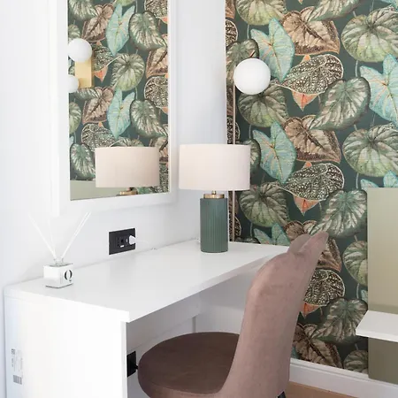 Gemma House - 100mt To Metro Station, 2 En-suite Bathrooms Apartment