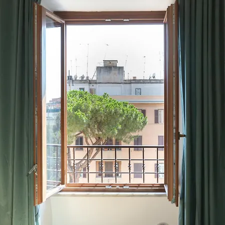 Apartment Gemma House - 100mt To Metro Station, 2 En-suite Bathrooms *