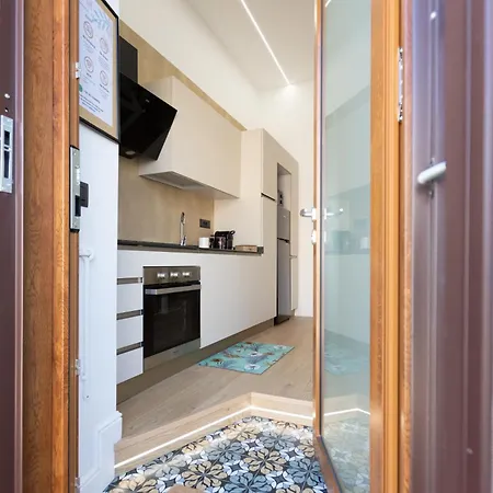 Gemma House - 100mt To Metro Station, 2 En-suite Bathrooms