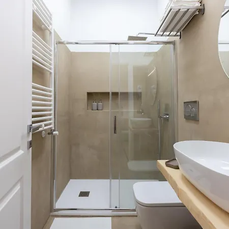 Apartment Gemma House - 100mt To Metro Station, 2 En-suite Bathrooms Rome