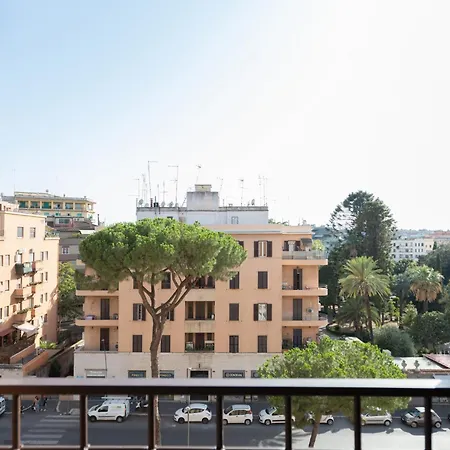 Apartment Gemma House - 100mt To Metro Station, 2 En-suite Bathrooms *