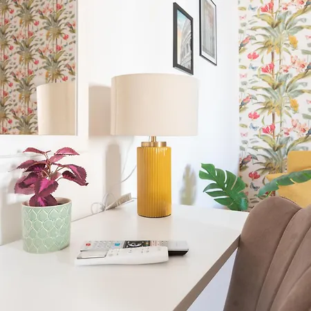 Apartment Gemma House - 100mt To Metro Station, 2 En-suite Bathrooms
