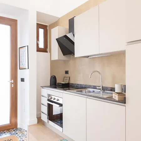 Gemma House - 100mt To Metro Station, 2 En-suite Bathrooms *