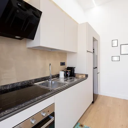 Gemma House - 100mt To Metro Station, 2 En-suite Bathrooms
