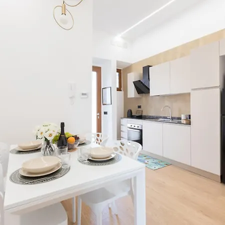 Apartment Gemma House - 100mt To Metro Station, 2 En-suite Bathrooms